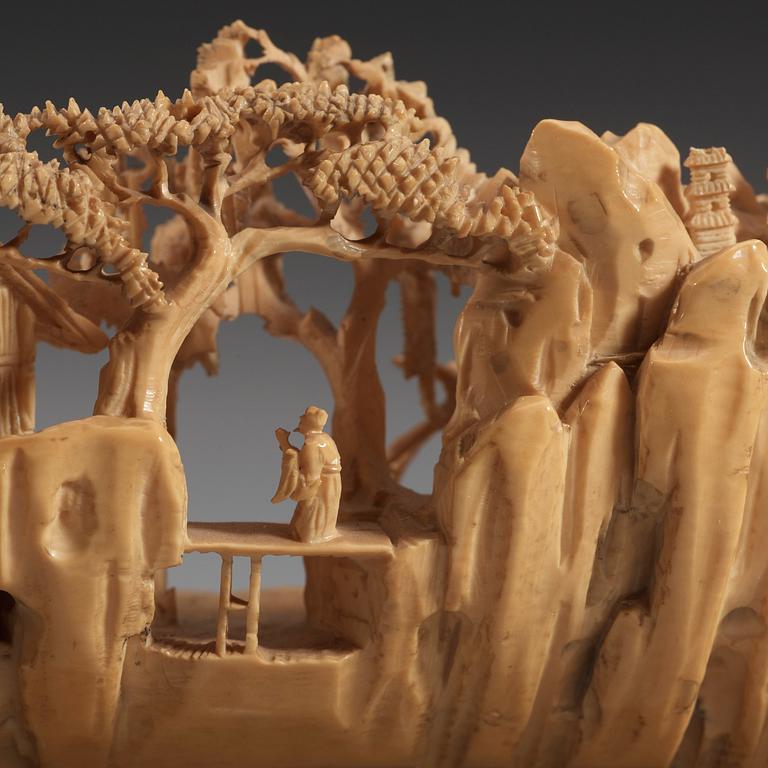 A large Ivory carving, late Qing dynasty.