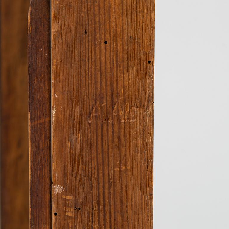 Sivupöytä, myöhäiskustavilainen, n. 1810, ristattu signeeraus AAS, tunnistamaton.