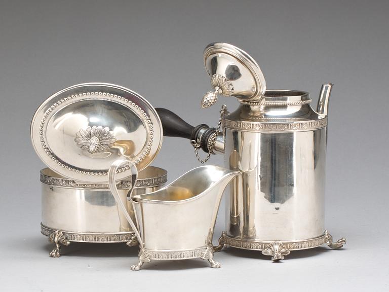 KAFFEKANNA, GRÄDDKANNA OCH SOCKERSKÅL, silver, Jacob Engelberth Torsk, Stockholm 1904-05. Total vikt 1508 gram.