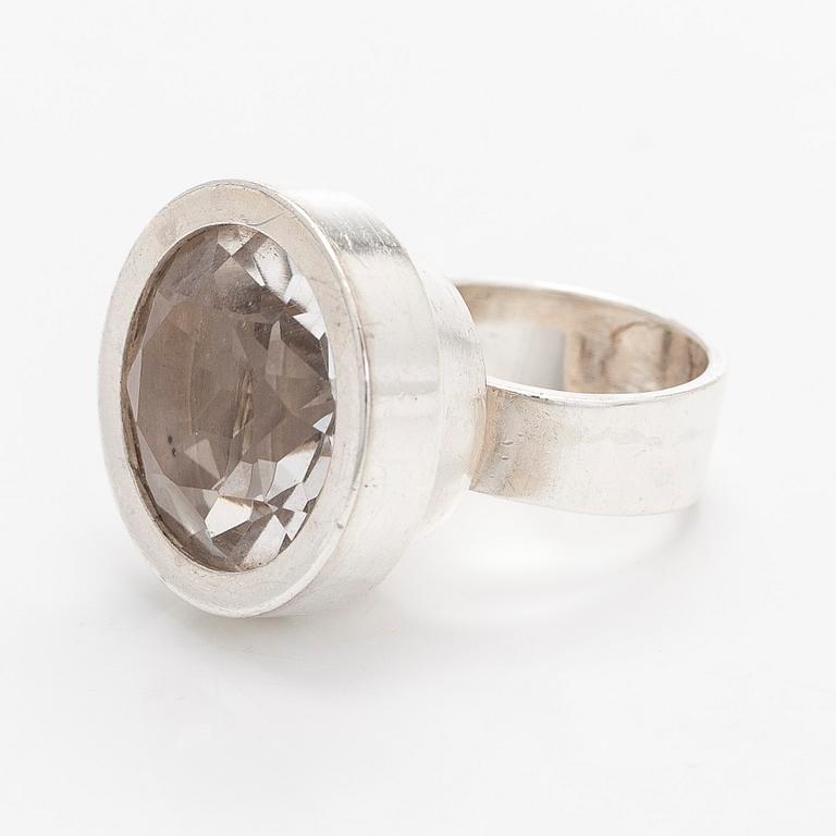 Elis Kauppi, ring, silver och bergskristall, Kupittaan Kulta, Åbo.