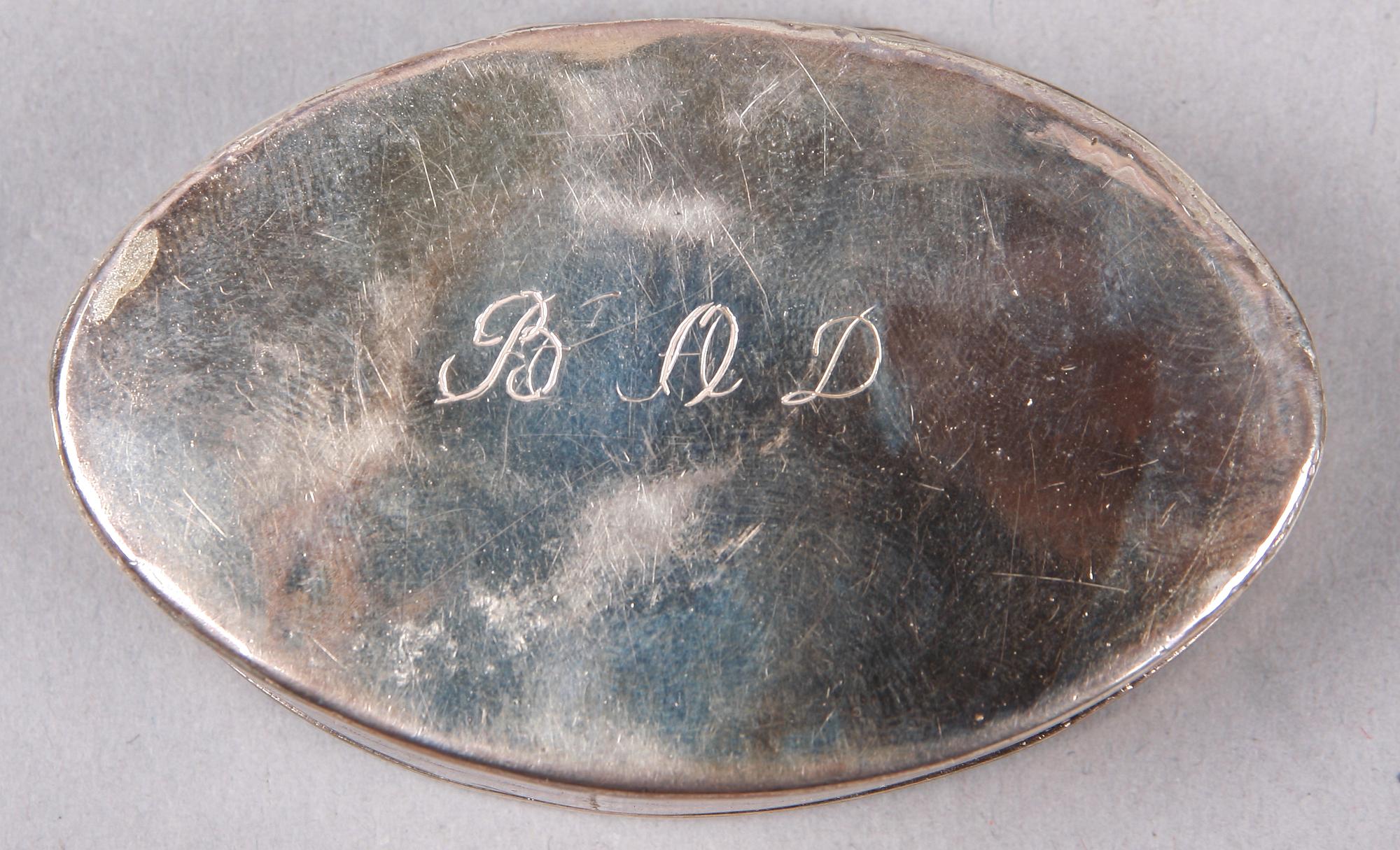 SNUSDOSA SAMT TVÅ SUPKOPPAR, silver, bla Isak Söderholm, Söderhamn 1819.