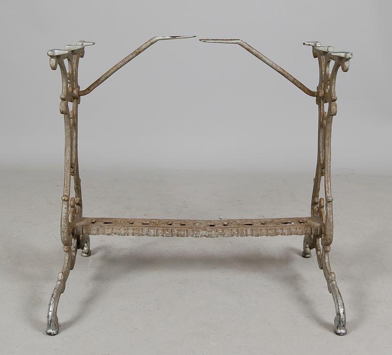 BORDSUNDERREDE, gjutjärn, 1900-talets början.