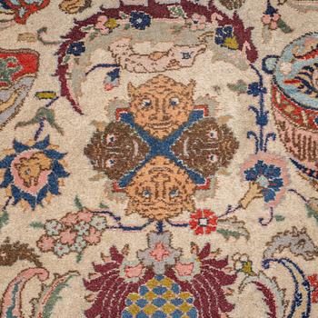 A carpet, a semi-antique Tabriz figural, ca 354,5-362 x 250,5-258 cm.