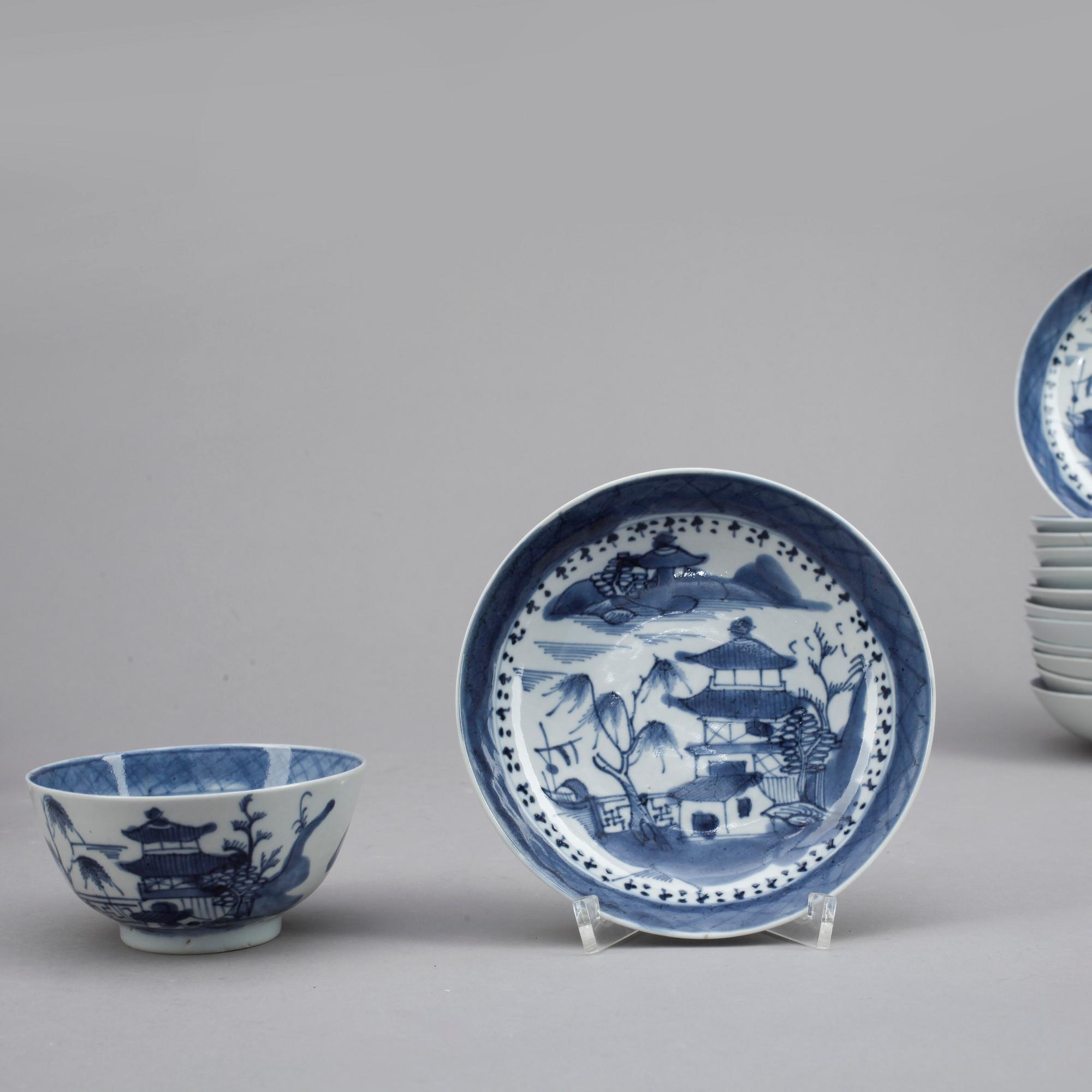 SKÅLAR och FAT, 14+14, porslin, Kina, 1800-tal.