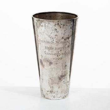 Vas/pokal, silver, C.G.Hallberg, Stockholm, 1918.