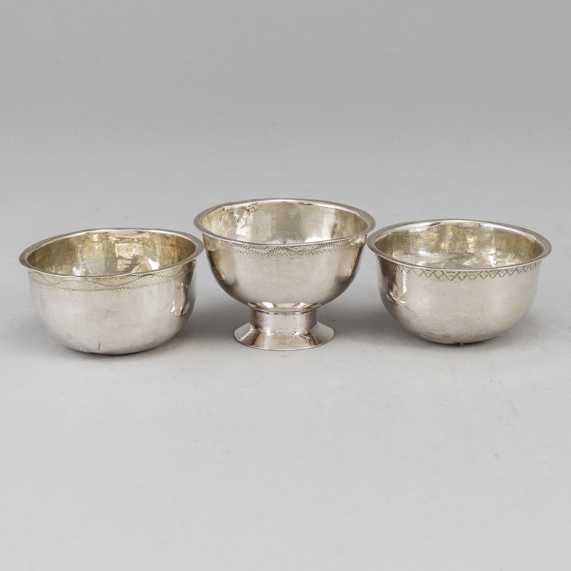 TUMLARE, 2 st samt SUPKOPP, silver, Sverige, 1700-tal.