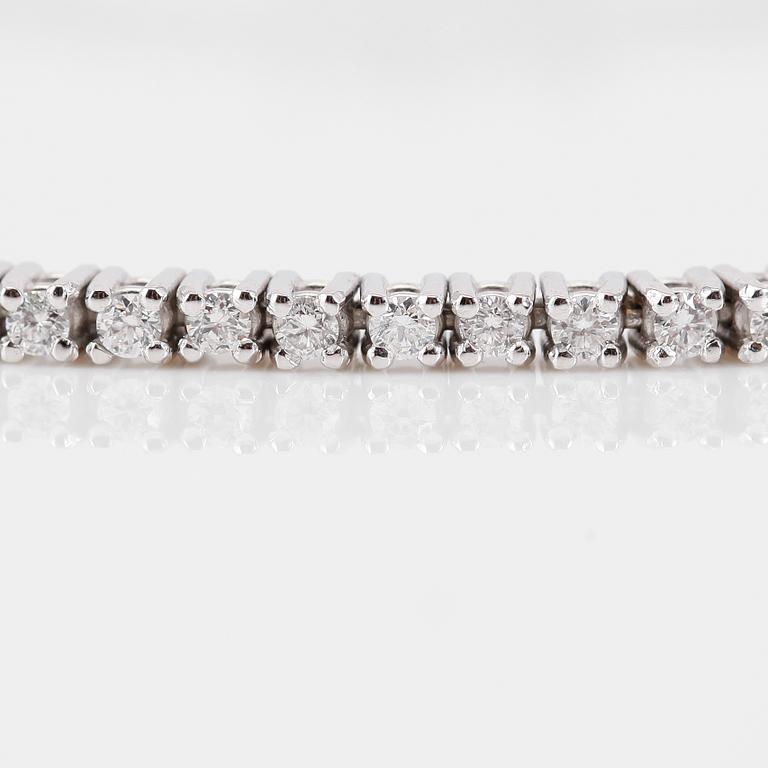 ARMBAND, 18K vitguld och diamanter tot ca 1.56 ct.