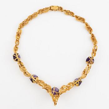 A necklace in 18K gold with faceted amethysts and cultured pearls, by Grosse.