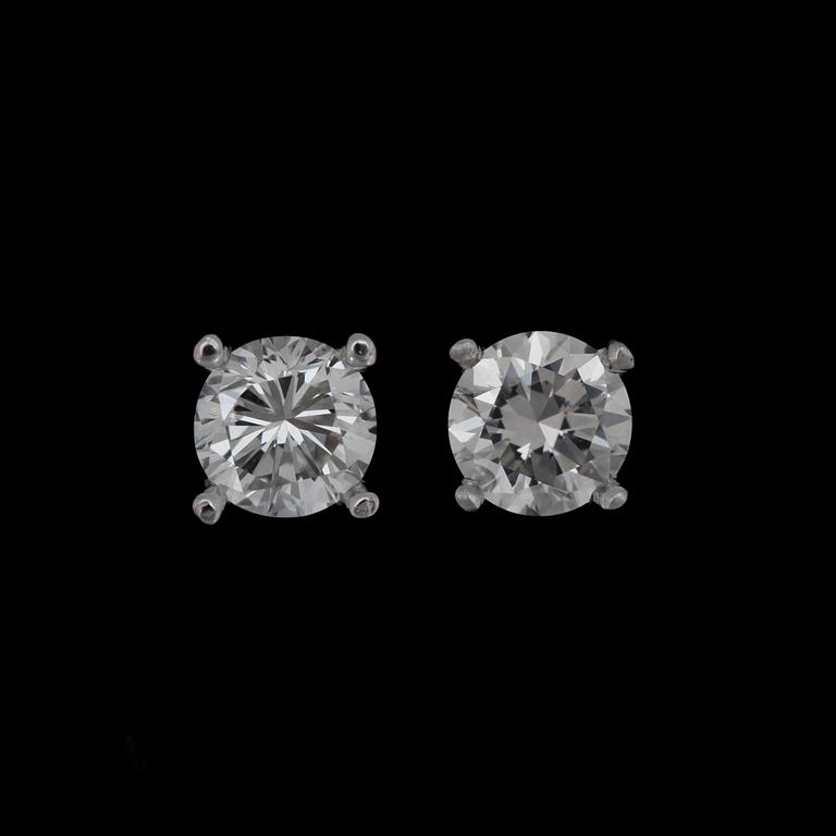 A pair of brilliant cut diamond earrings, app. 0.50 ct each.