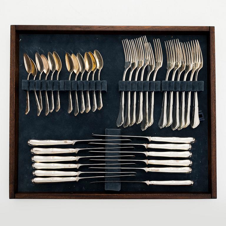 An 118-piece set of 'Chippendale' silver cutlery, Finnish hallmarks. In cutlery box.