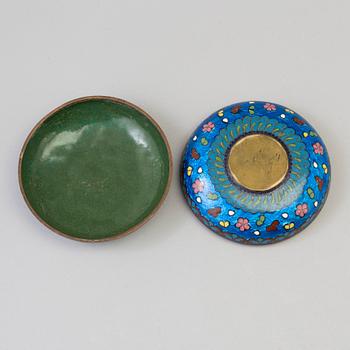 A Chinese cloisonne bowl with cover, 20th century.