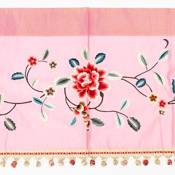 Sidenbroderier, fyra stycken, Kina, 1900-tal.