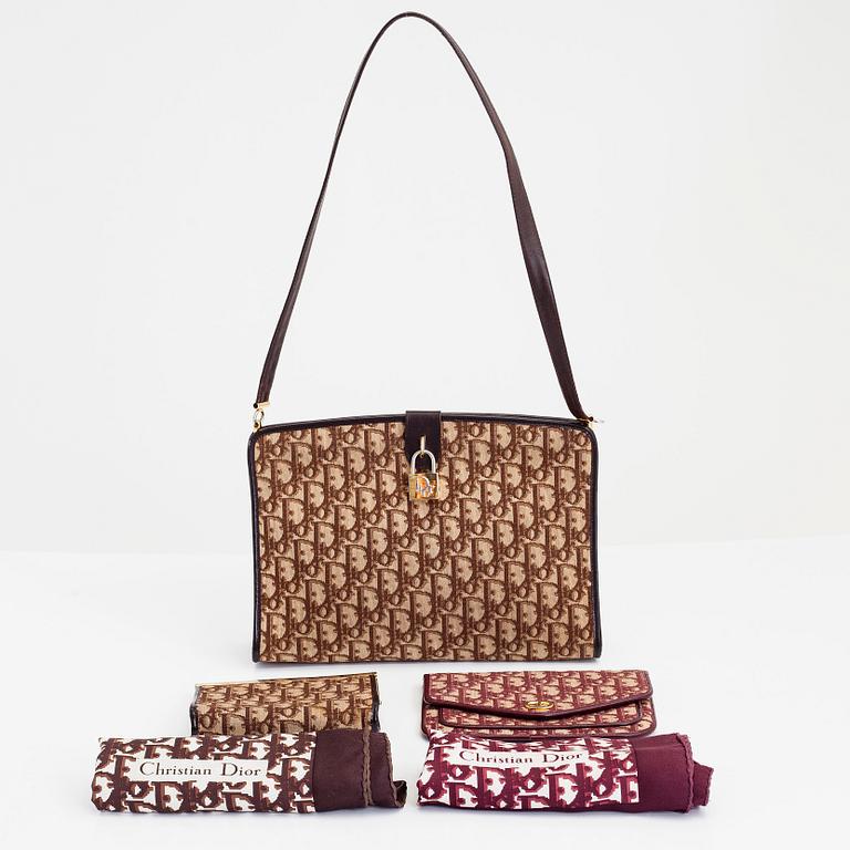 Christian Dior, laukku, lompakko, kolikkokukkaro ja kaksi huivia.