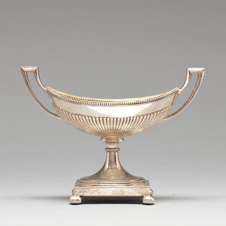 SKÅL PÅ FOT, silver, gustaviansk stil, K Andersson, troligen 1923. Total vikt ca 200 g.