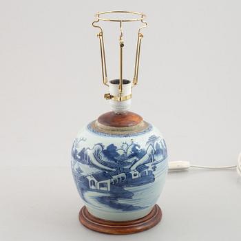 Bojan/lampfot, porslin. Kina, Qingdynastin, 1800-tal.