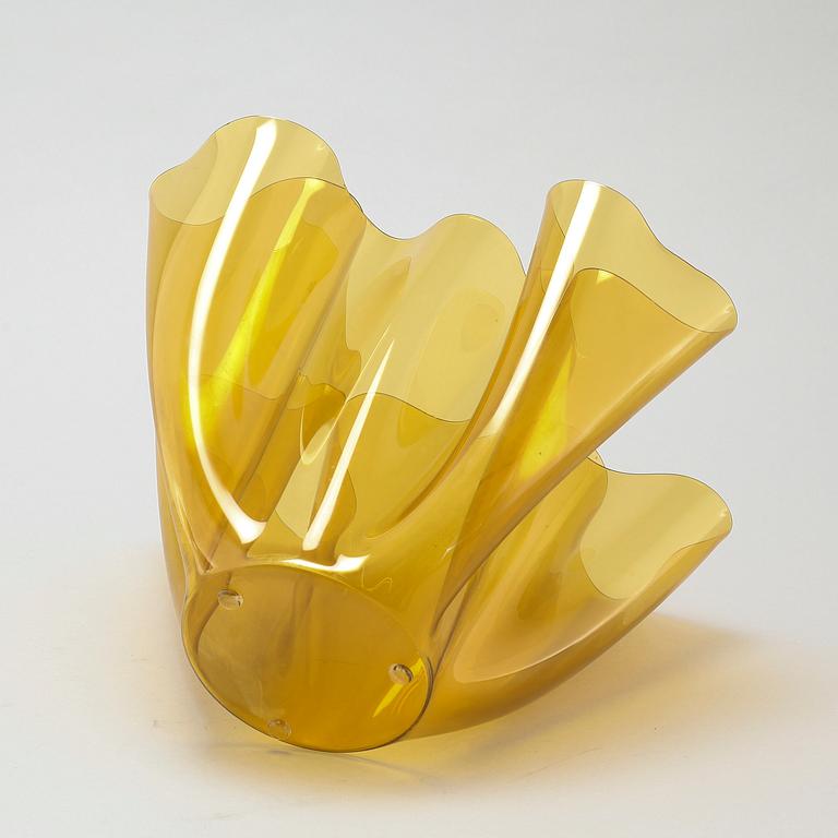 A "Cartoccio" glass vase, designed by Pietro Chiesa for Fontana Arte, unsigned.