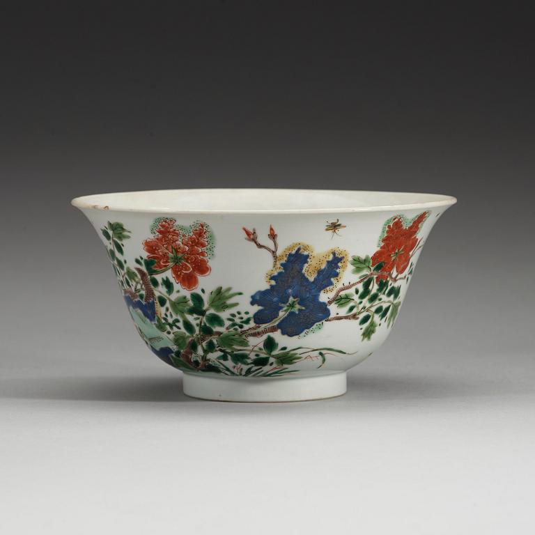 SKÅL, porslin. Qingdynastin, Kangxi (1662-1722). Med Chenghuas sex karaktärers märke.