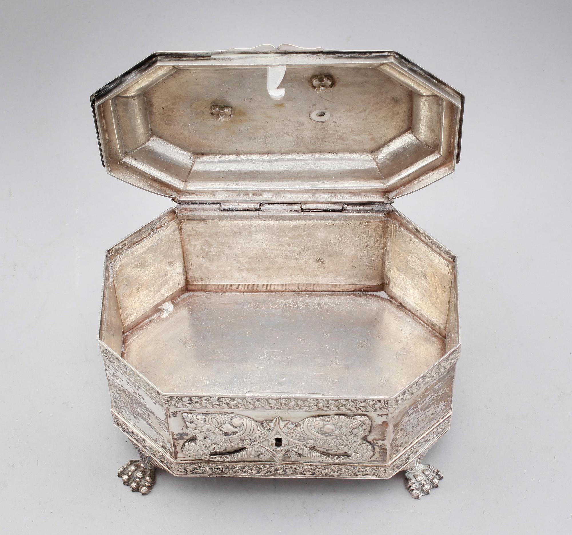 SOCKERSKRIN, silver, Maciej Nowakowski, Warsawa, 1851. Vikt ca 757 gram.