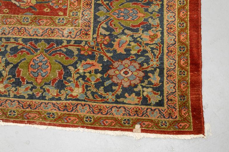 A carpet, antique Ziegler Mahal, ca 446 x 418 cm.