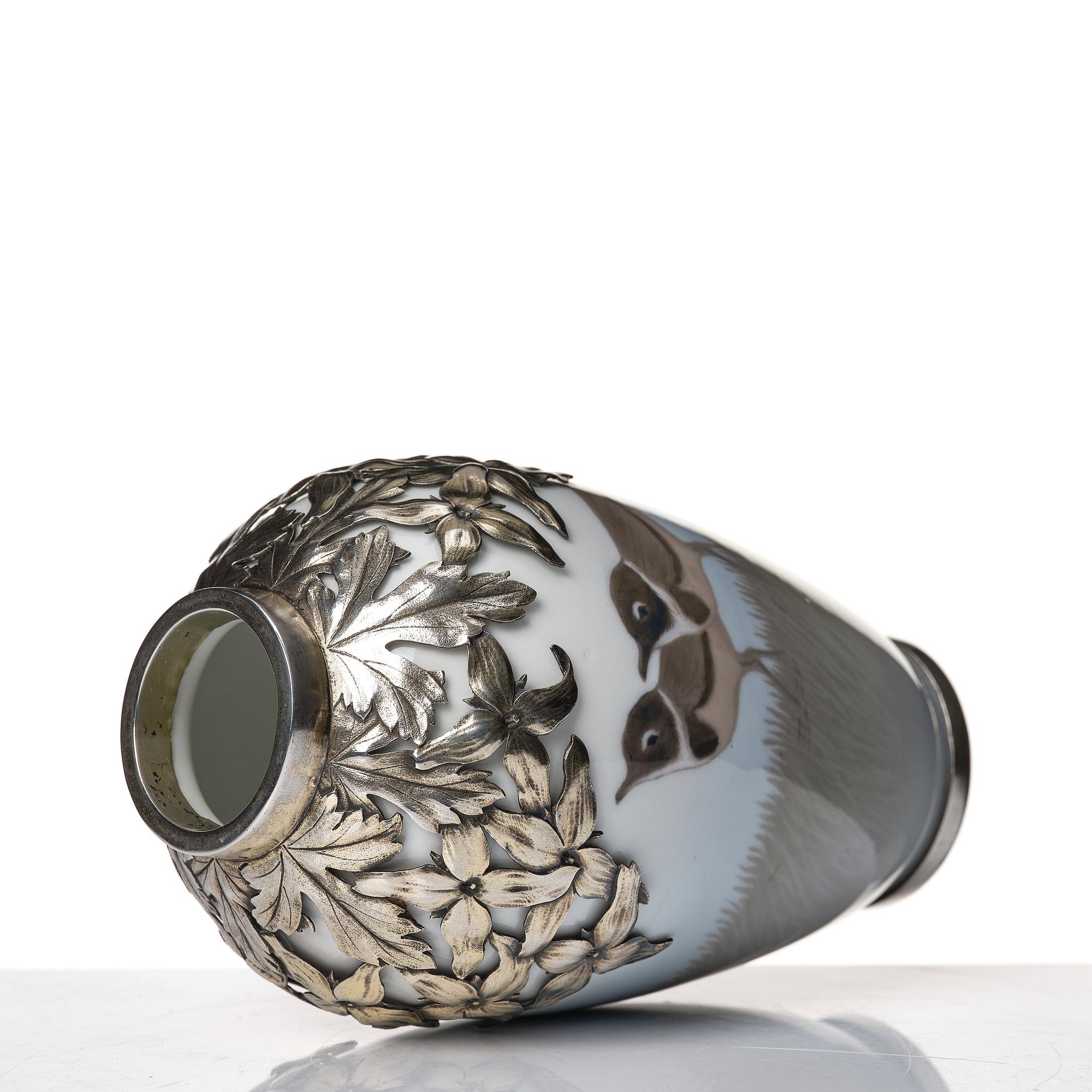 Anton Michelsen, & Royal Copenhagen, vas, porslin med mynning och fot av sterlingsilver, Köpenhamn 1911.