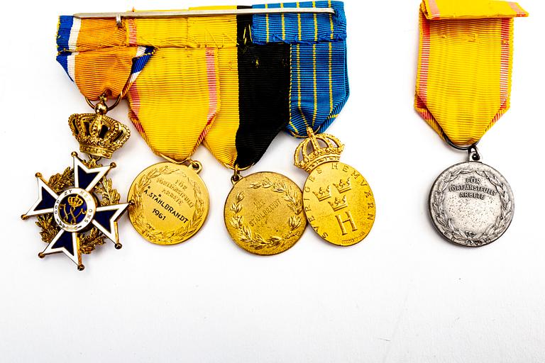 Order miniatures 6 pcs and medals 5 pcs.