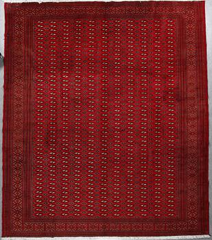 MATTA, sannolik Tekke, Turkmen, ca 359x310 cm.