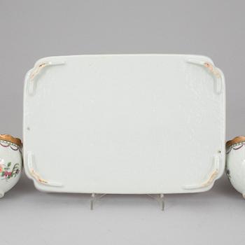 An export porcelain famille rose dinner service, Qing dynasty, Qianlong (1736-1795). (24 pieces).