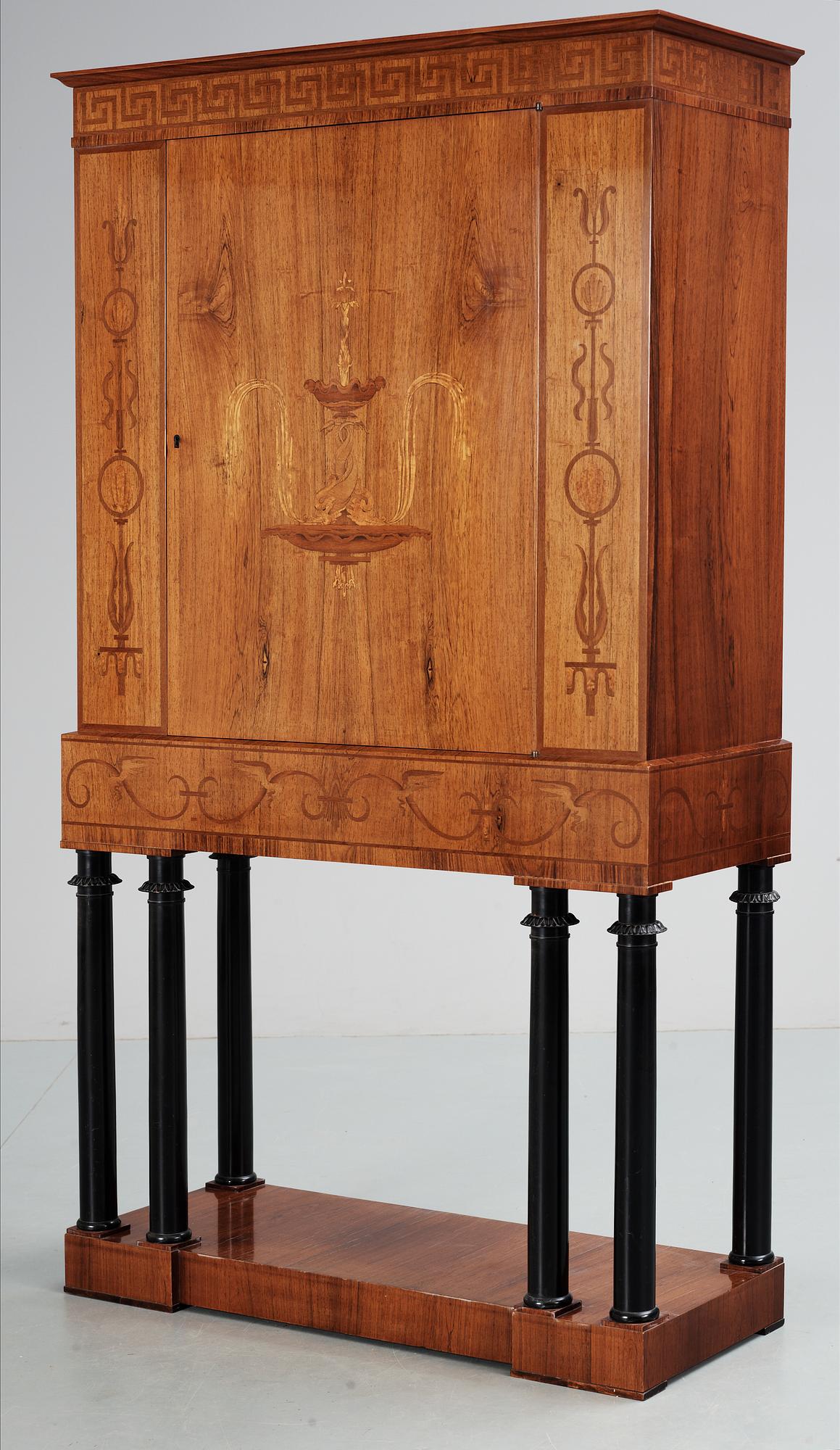 OSCAR NILSSON, praktskåp, Wickman & Nybergs Möblerings- och Snickeriverkstad, Stockholm 1926.