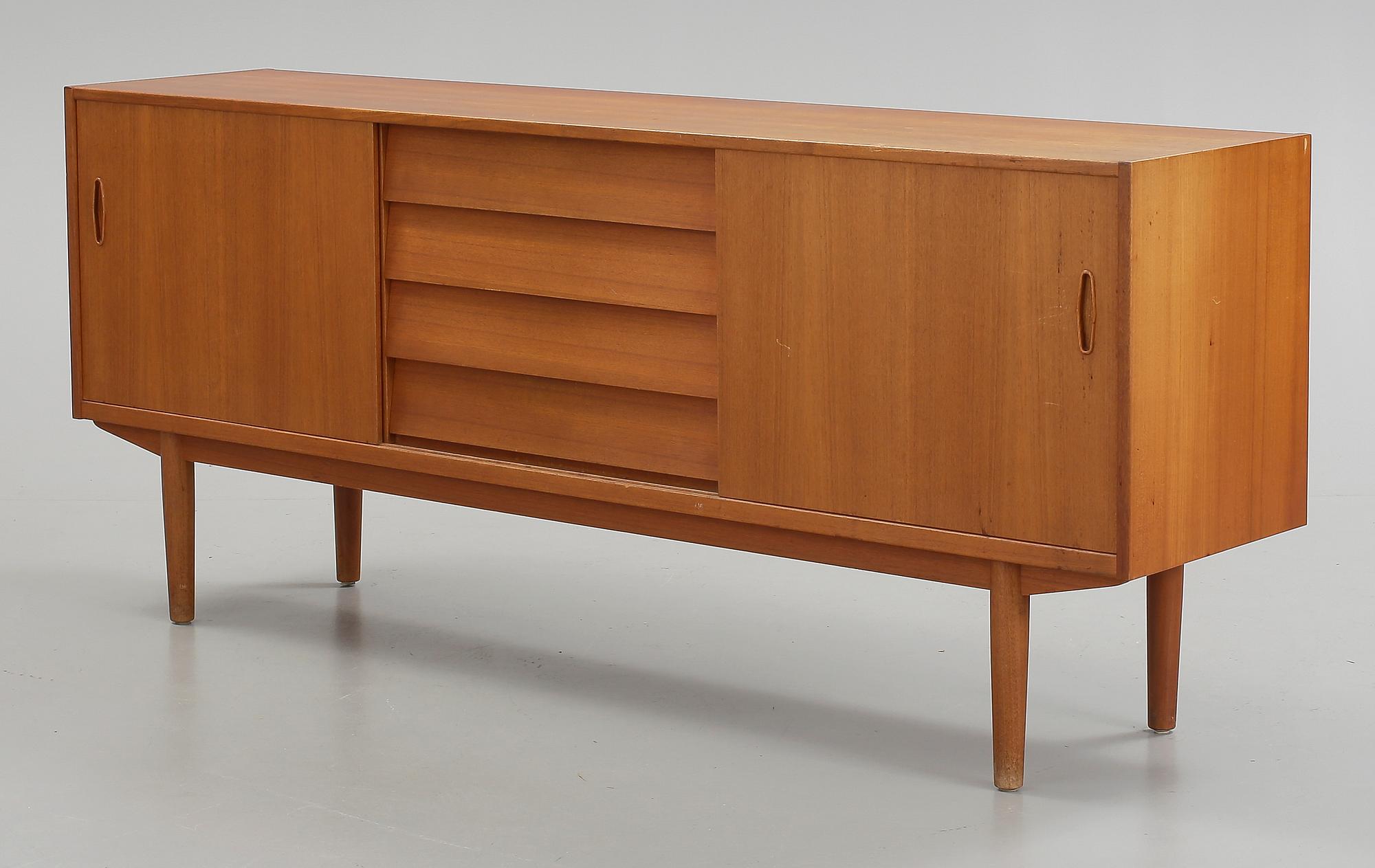 SIDEBOARD, "Trio", Nils Jonsson, Troeds, 1900-talets andra hälft.