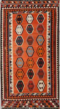 MATTA, Kelim. Ca 245 x 142 cm.