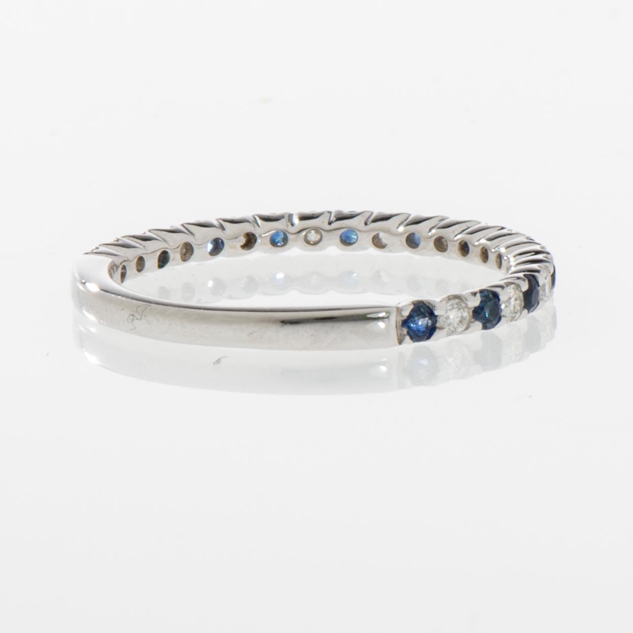 RING, 18K vitguld, diamanter 0,18 ct och safirer 0,13. Vikt 1,7 g.