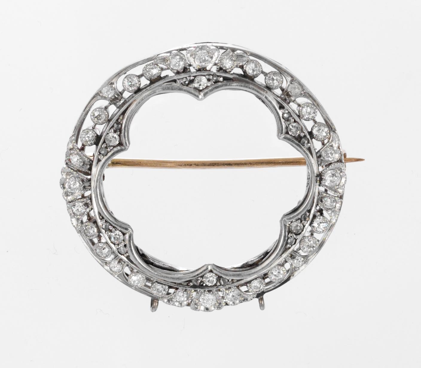 BROSCH (HÄNGE), platina med små diamanter. Ca 1915.