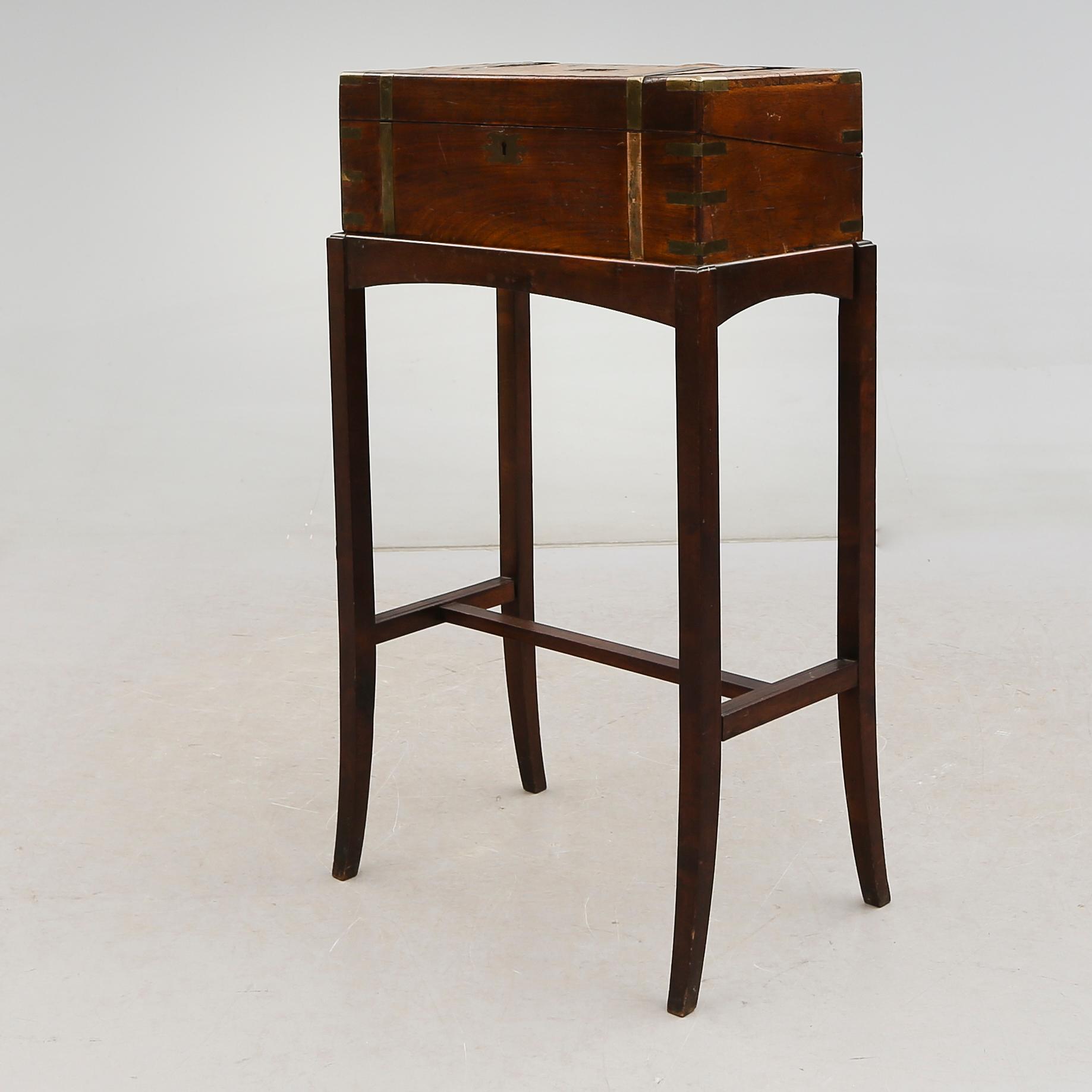 SKRIVSCHATULL, England, 1800-talets mitt.