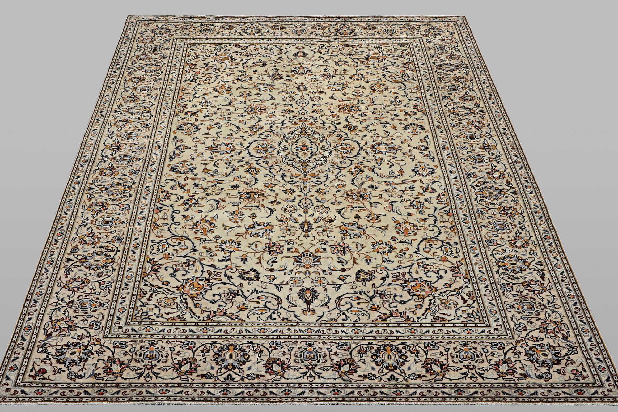 A carpet, Kashan, ca 298 x 199 cm.
