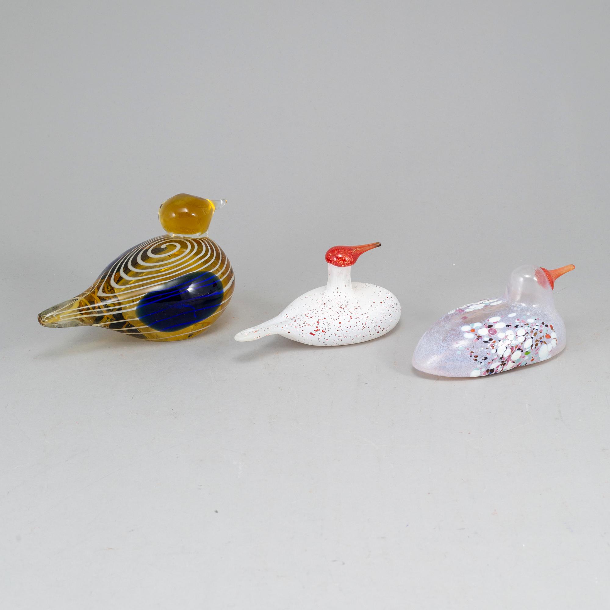 Three glass birds, incl. Bertil Vallien, Kosta.
