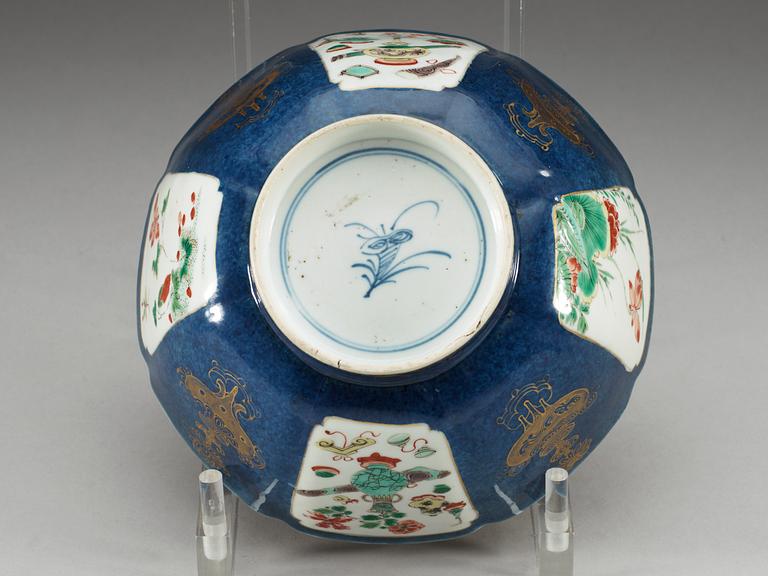 A famille verte and powder blue bowl, Qing dynasty, Kangxi (1662-1722).