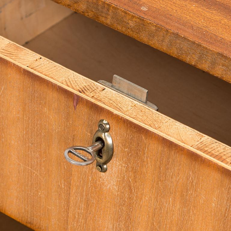 Skänk / sideboard, 1900-talets mitt.
