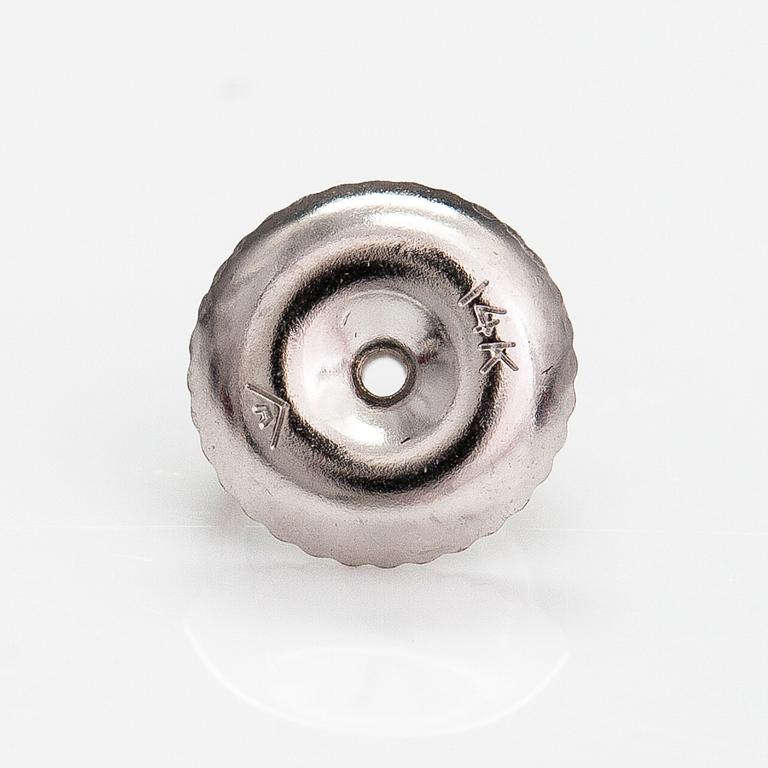 A pair of 14K white gold earrings with brilliant cut diamonds ca. 1.70 ct in total.