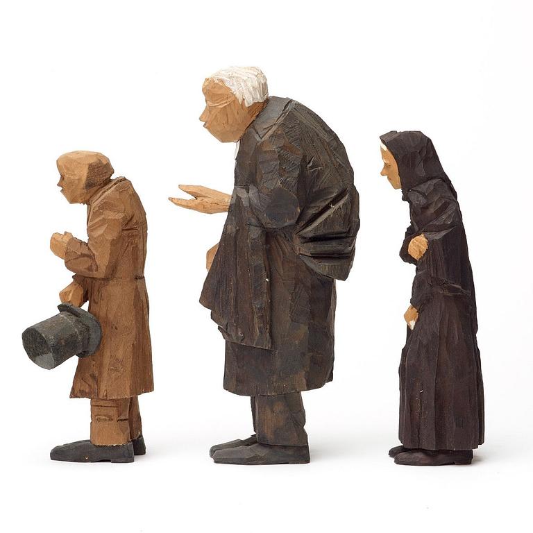 Axel Petersson Döderhultarn, AXEL PETERSSON DÖDERHULTARN, 8 pieces, sculptures, carved wood, signed with a rubber stamp, some are dated.