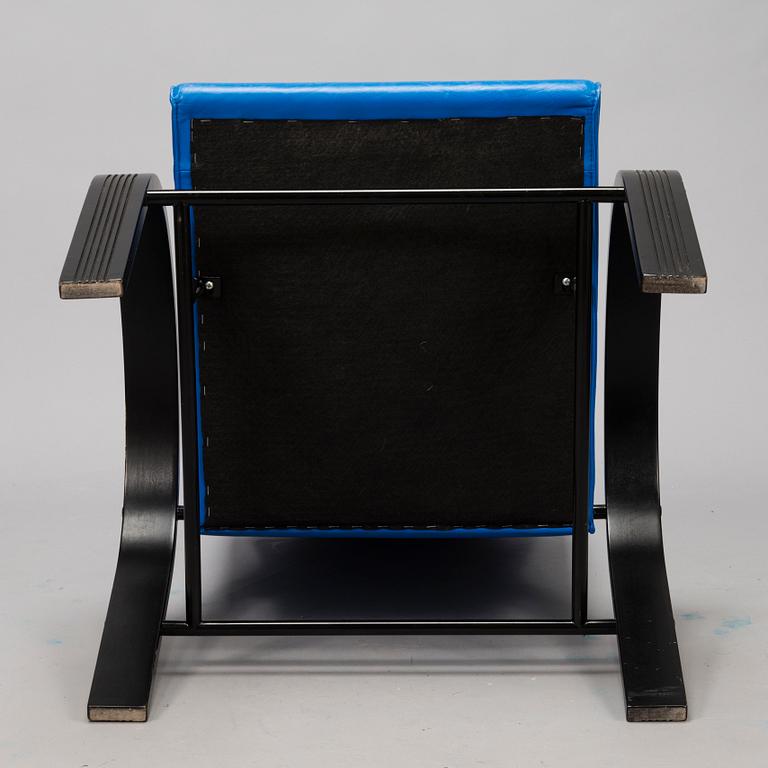 A 1980s lounge chair.