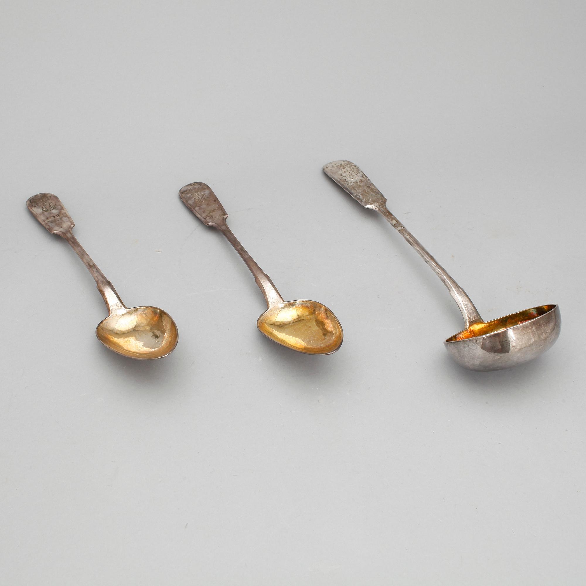RAGUSKEDAR, 2 st samt SOPPSLEV, silver, St Petersburg 1870. Tot ca 460 gram.