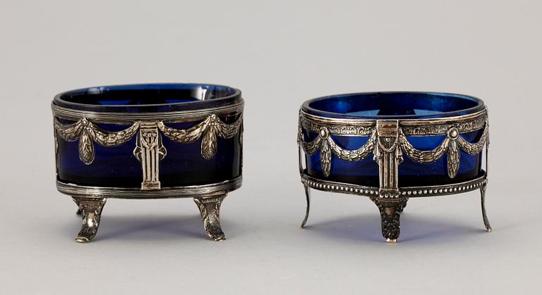 SALTKAR, 2 st silver, b.la. Johan Abraham Hallard (1774-1809). Totalvikt 258.