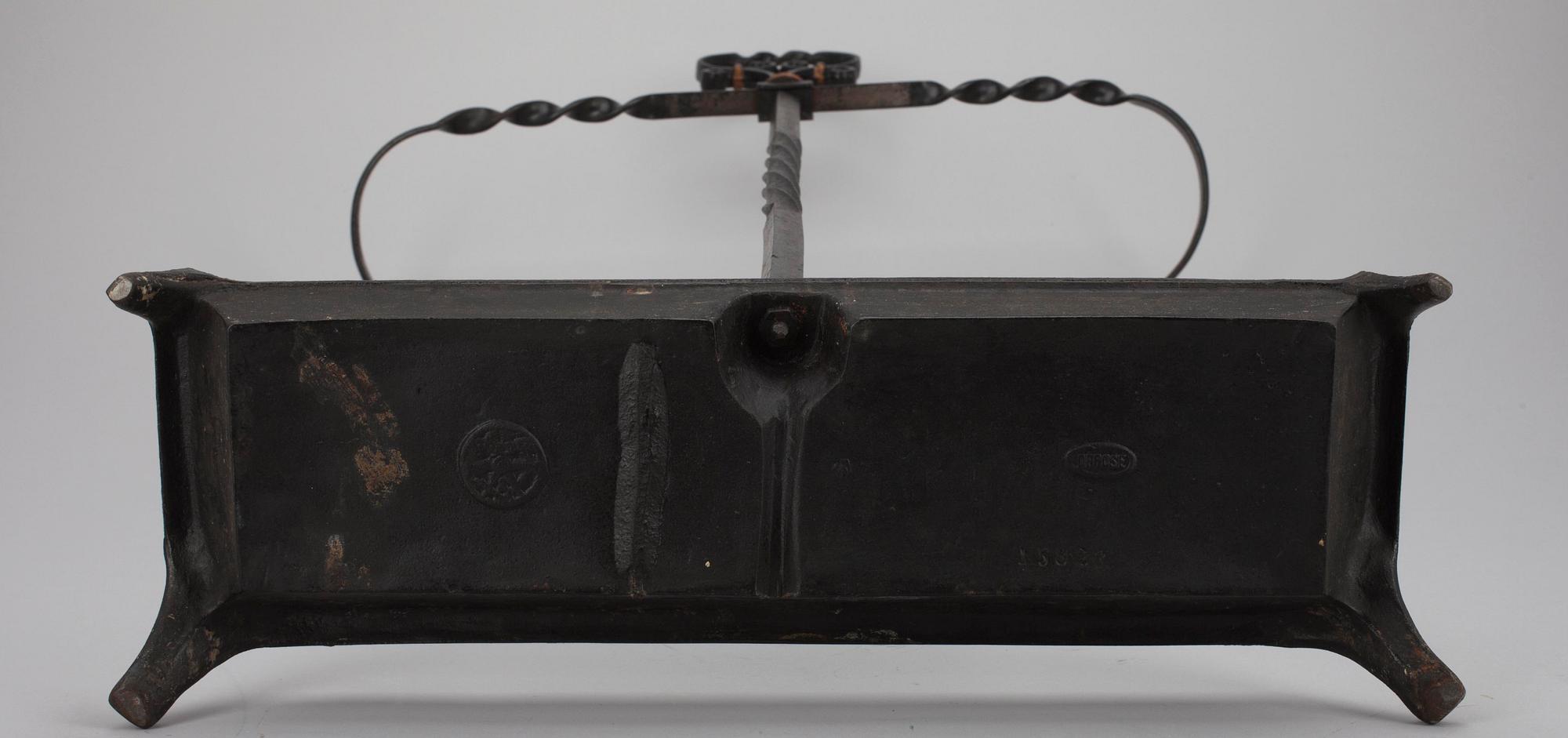 BRASSKYDD / PARAPLYSTÄLL, järn, 1900-talets slut.