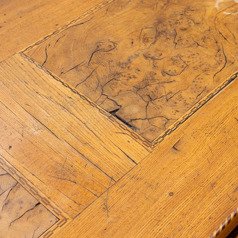 A slant-front chest of drawers, late Baroque style, 19th century.