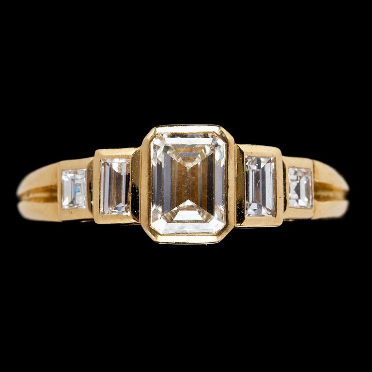An emerald cut diamond ring, tot. 1.53 cts.