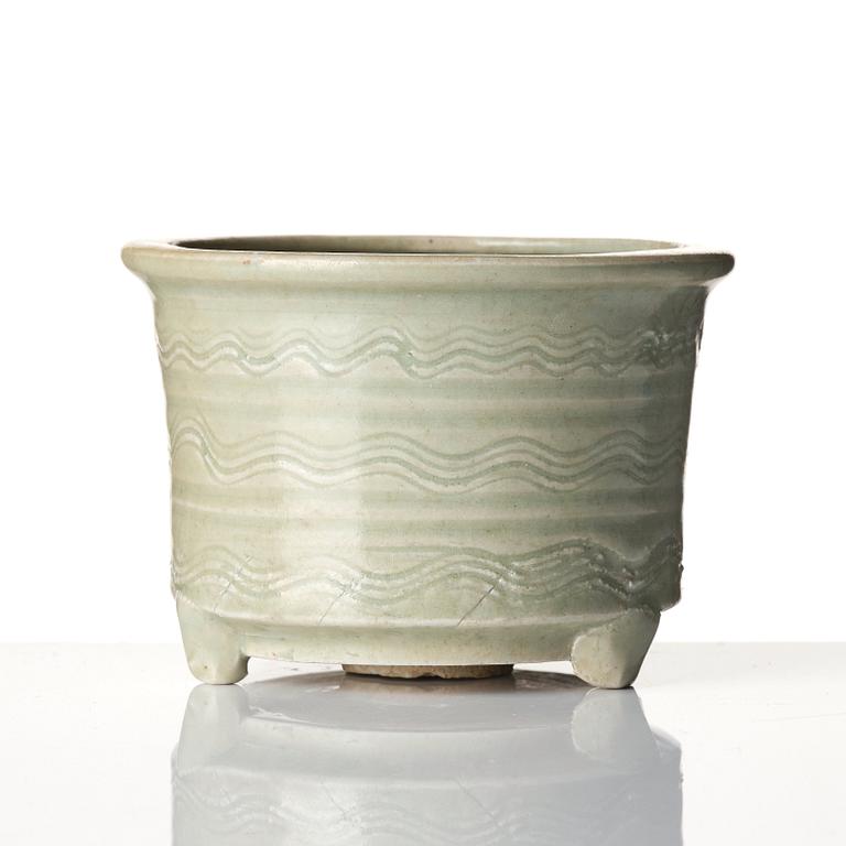 A celadon tripod censer, 16/17th century.