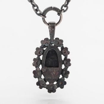 Jorma Laine, A silver necklace "Lemmikki" witha spectrolite. Turun Hopea, Turku.