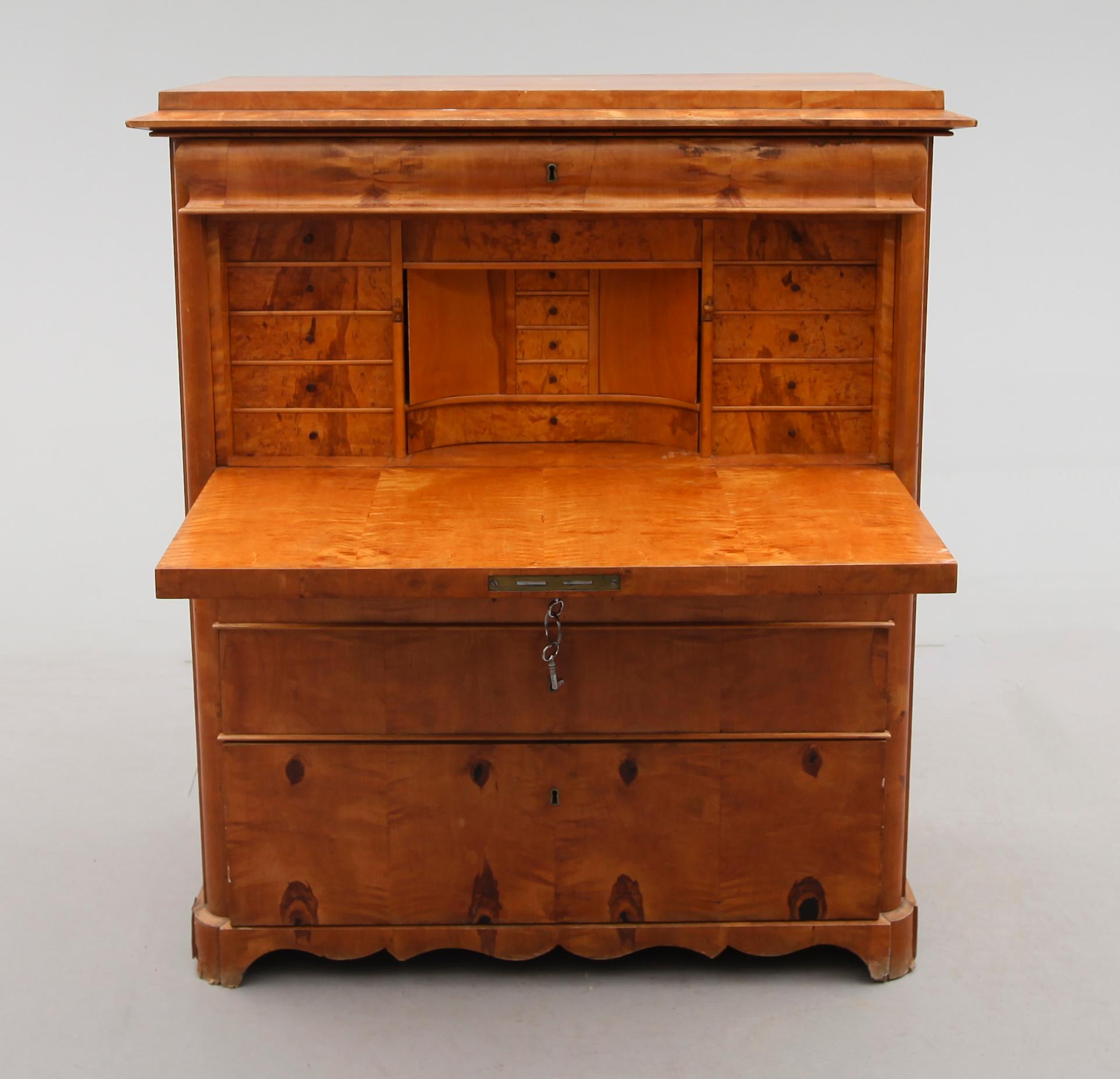 CHIFFONJÉ, 1800-talets mitt.