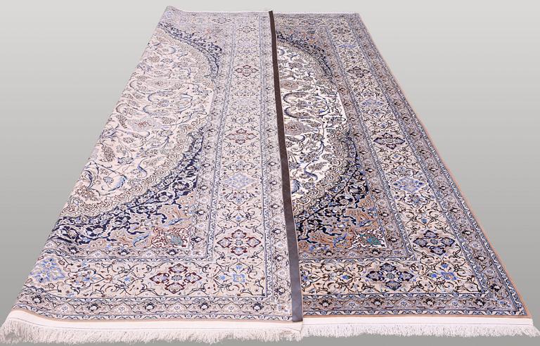 Nain part silk, 6LAA, signed, ca 392 x 300 cm.