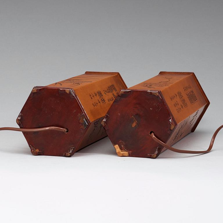 A pair of beige lacquer vases, Qing dynasty.